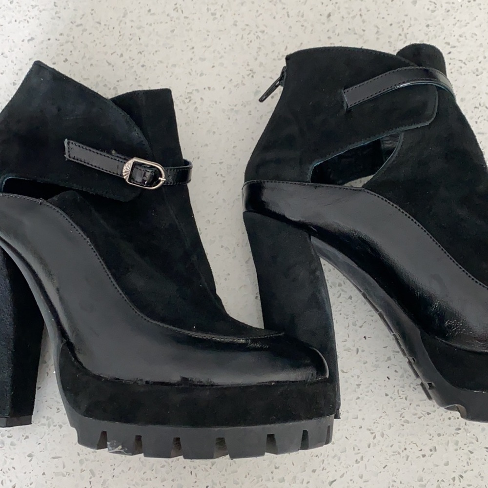Vintage black suede platform shoes size 7 funky fun super cute black